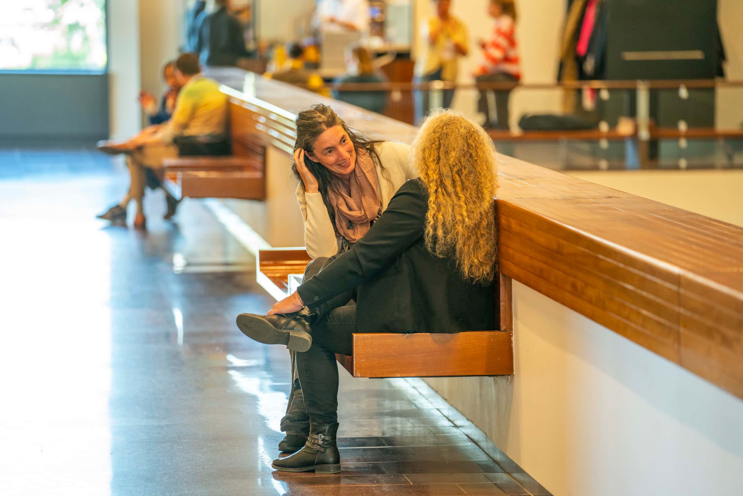 Deelnemers zijn in gesprek met elkaar
