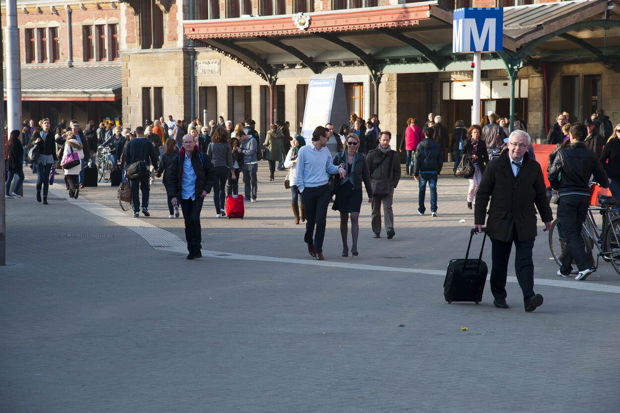 Mensen lopen op straat