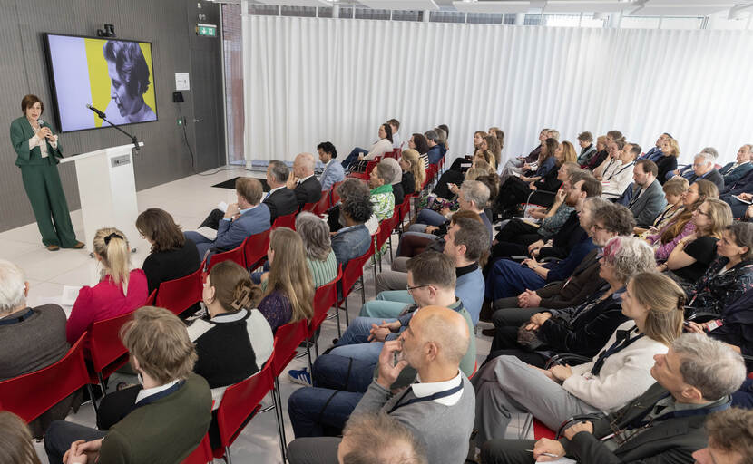 Wijs naar de wet 2025 - Marjan Slob op het podium